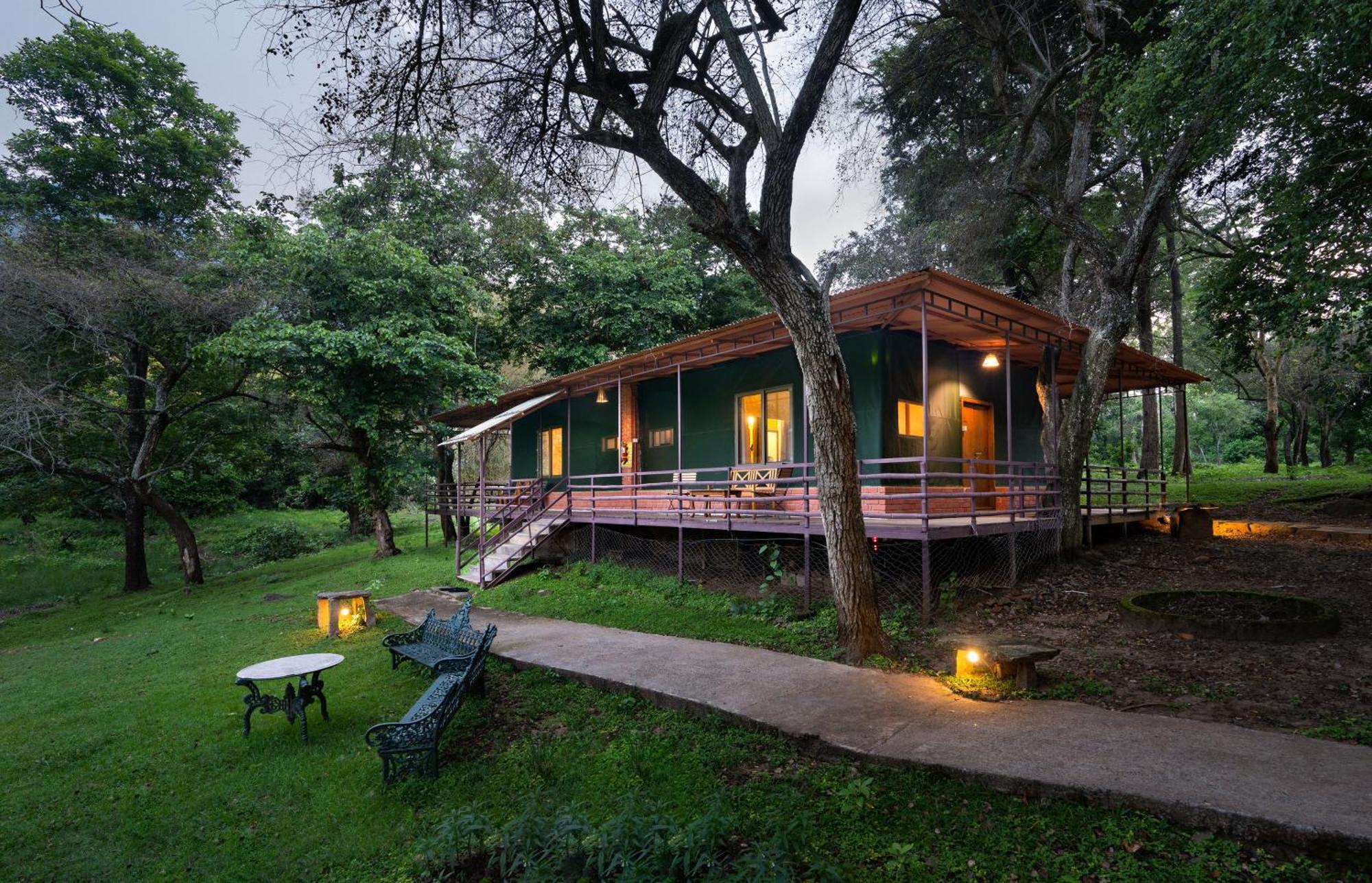 ホテル Jungle Hut マジナグディ エクステリア 写真